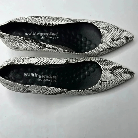 Walking Cradles black and white snake 9.5m pumps with no signs of wear - Picture 2 of 5